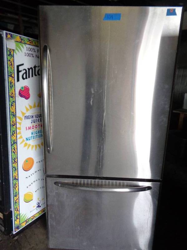 lot 08 image: Amana Bottom Freezer Refrigerator