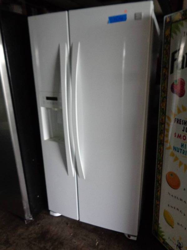 lot 07 image: Kenmore Side by Side Refrigerator