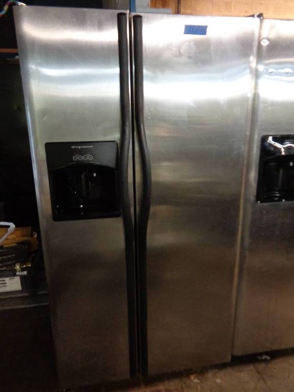 lot 05 image: Frigidaire Side by Side Refrigerator