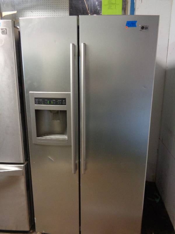 lot 02 image: LG 26.5 cu. ft. Side-by-Side Refrigerator w IceWater Dispenser