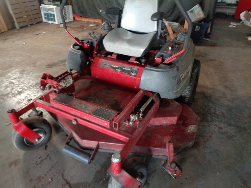 lot 09 image: Commercial Zero Turn Mower