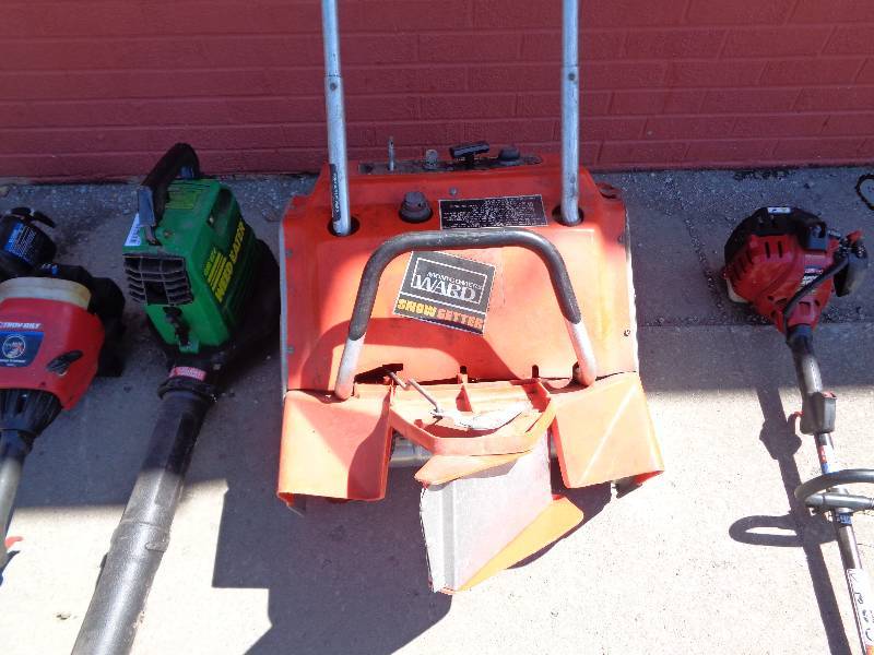 lot 12 image: Snow Blower