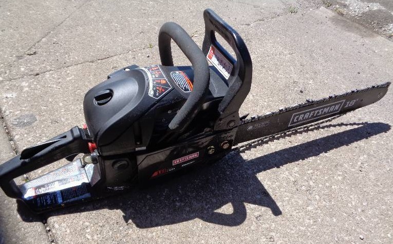lot 14 image: Craftsman Chainsaw wCase