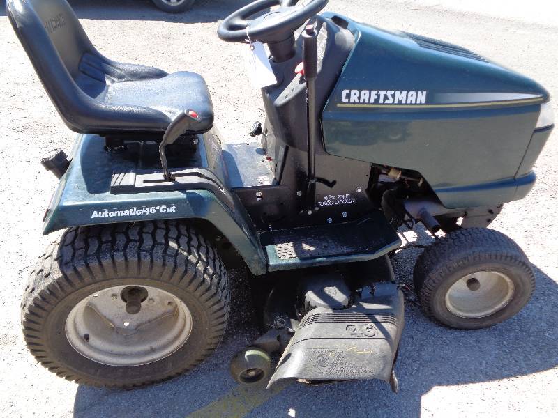lot 17 image: Craftsman Riding Mower