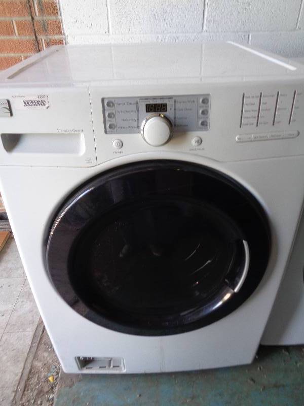 lot 22 image: Kenmore Front Load Washer
