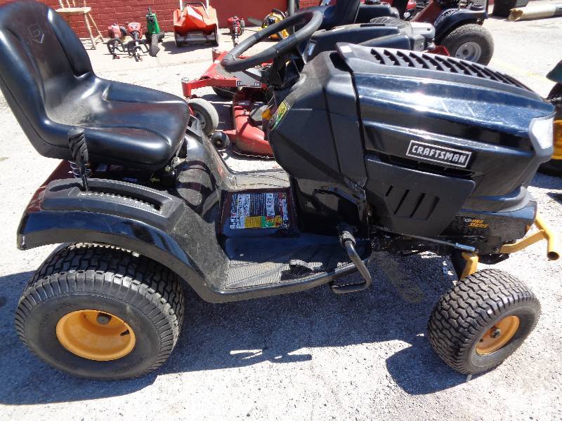 lot 26 image: Craftsman Turn Tight Riding Mower