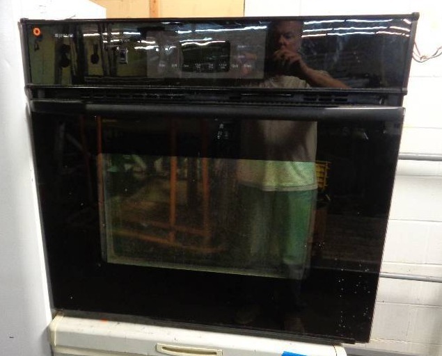 lot 37 image: Jenn-Air Built in Oven with Digital Display.