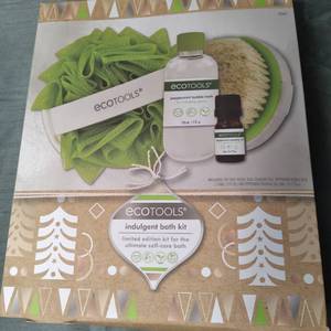 lot 25713 image: Eco Tools Indugent Bath Kit