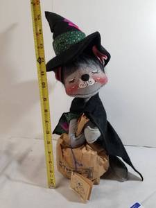lot 2000 image: Annalee Halloween Trick or Treat Mouse Doll.