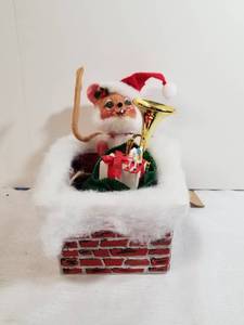lot 2002 image: Annalee Christmas Mouse. Santa, Chimney, Present Sack