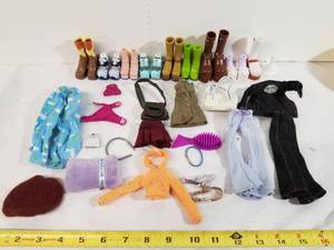 lot 2019 image: Lot of BRATZ Accessories.