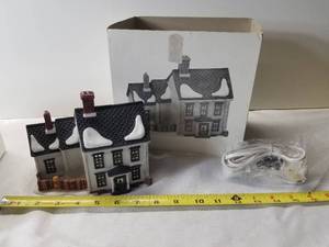 lot 2038 image: Heritage Village Collection New England Village Series. Jannes Mullet Amish Farm House. Studio 56