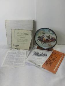 lot 3033 image: 1990 Byliny Porcelain Russian Lacquer Decorative Plate A Winter Sleigh Ride