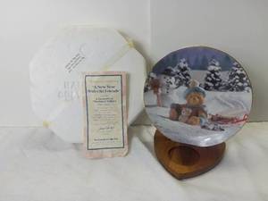 lot 3038 image: The Hamilton Collection A Treasury of Cherished Teddies by Enesco Plate Collection A New Year With Old Friends 1994 Decorative Porcelain Plate with Box and Certificate of Authenticity