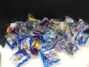 lot 3516 image: Lot of McDonalds Toys. Hot Wheels Aladdin Smurfs