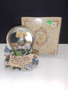 lot 3534 image: Yesterdays Child Dollstone Collection Musical Snow Globe. A Childs Heart