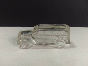 lot 3578 image: Vintage Clear Glass Woody Station Wagon Candy Container