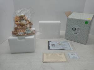 lot 3717 image: 2001 Cherished Teddies shelia Girl (bear) With Comics Figurine - 851809