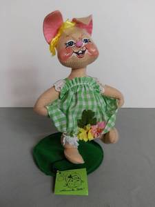 lot 4004 image: Annalee Doll 1988 - ID 0650 - Bunny And Green Dress With Flowers