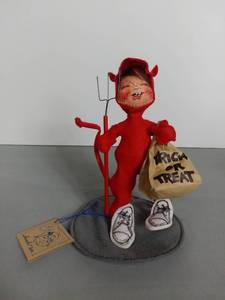 lot 4009 image: Annalee Dolls 1992 Devil Boy Trick Or Treating