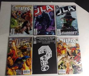 lot 1014 image: Lot of 6 Justice League Comics