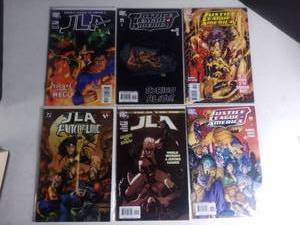 lot 1047 image: Lot of 6 Justice League Comics