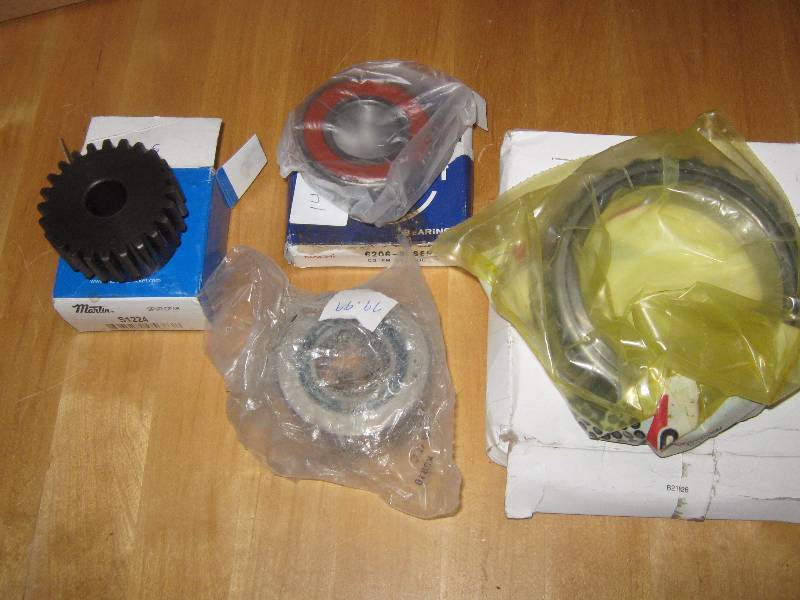 lot 3006 image: resale bearing and sprocket lot