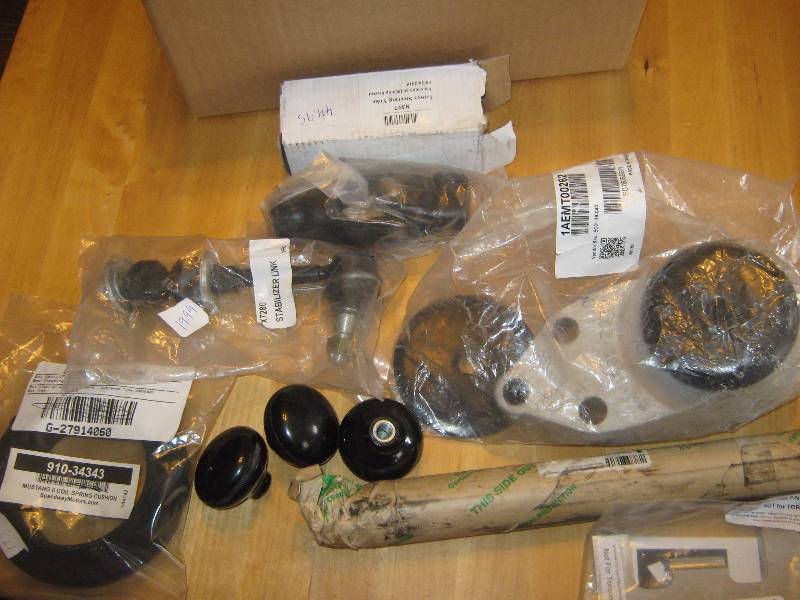 lot 3014 image: resale auto parts lot shiftier knobs and more