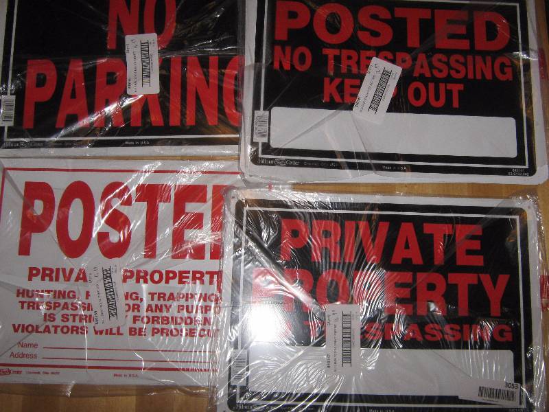 lot 3053 image: 24 ct. lot No Parking No Trespassing Signs Hillman 14 x 10