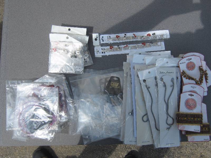 lot 3102 image: 50 ct. lot fashion jewelry assortment- packaged for resale