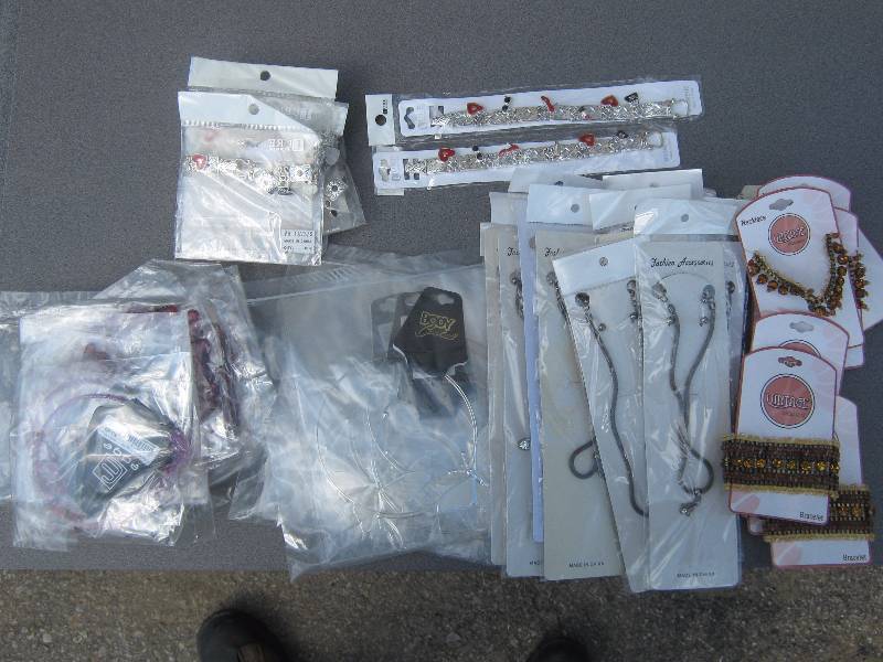 lot 3103 image: 50 ct. lot fashion jewelry assortment- packaged for resale
