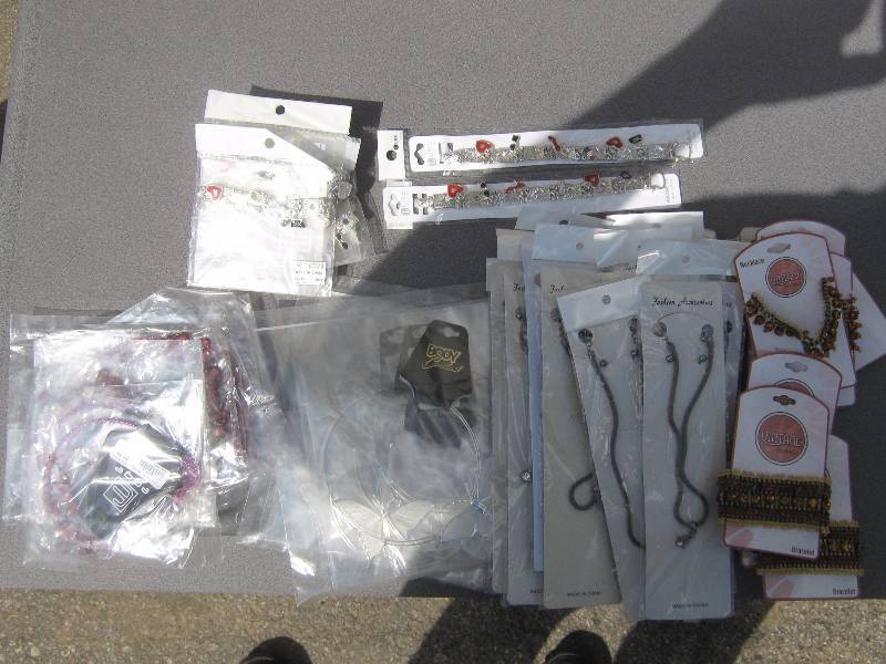 lot 3104 image: 50 ct. lot fashion jewelry assortment- packaged for resale