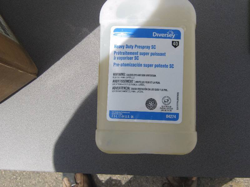 lot 3109 image: Diversey Heavy Duty Pre-spray SC 2 x 2.5 L  2.64 US Quart