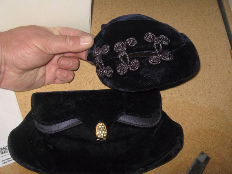 lot 3117 image: Vintage Purse and Hat Christine Original Park Avenue Blue Velvet