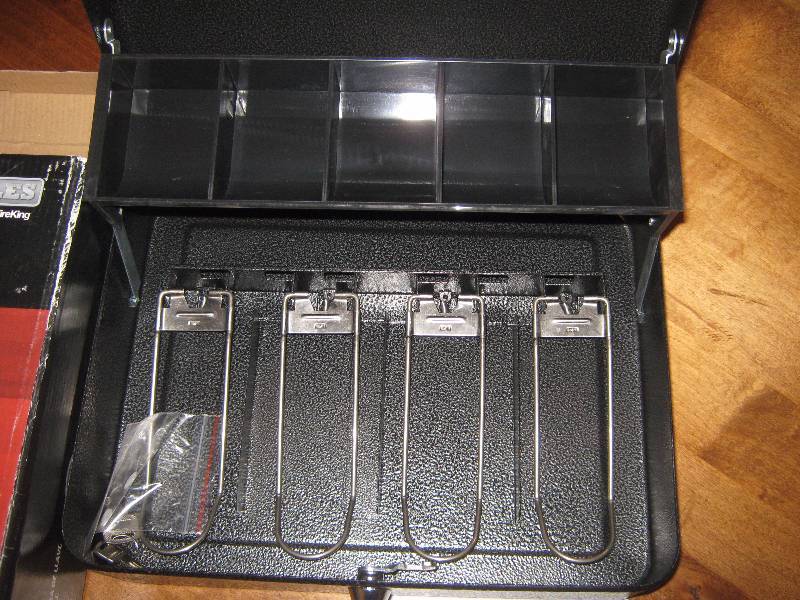 lot 3138 image: Hercules Fire King Locking Cash Box, keys included