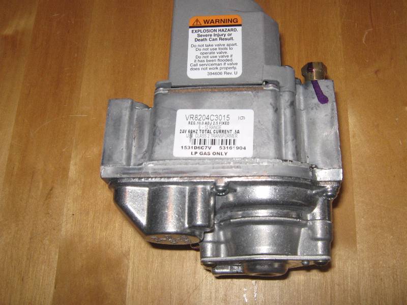 lot 3172 image: Honeywell VR8204C3015 24V Propane Furnace Ignitor
