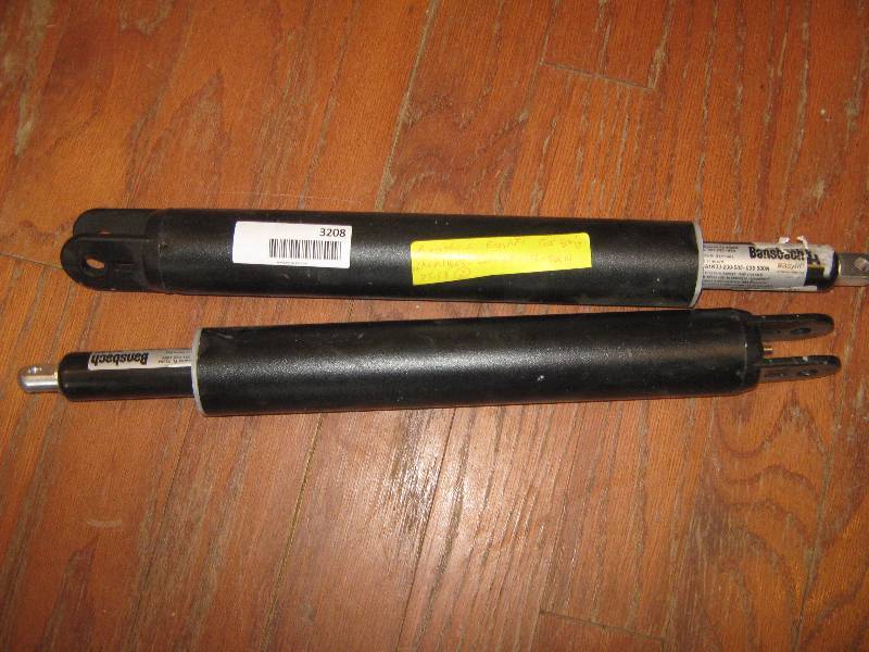 lot 3208 image: 2 count lot bansbach easy lift gas shocks ikoaik03-200-585-005-500n