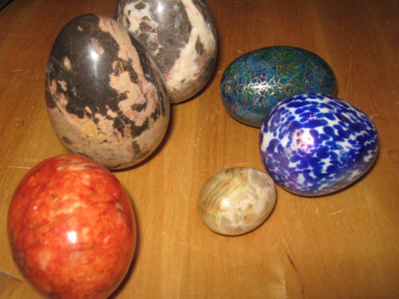 lot 3214 image: 6 count lot of stone and glass decorative eggs