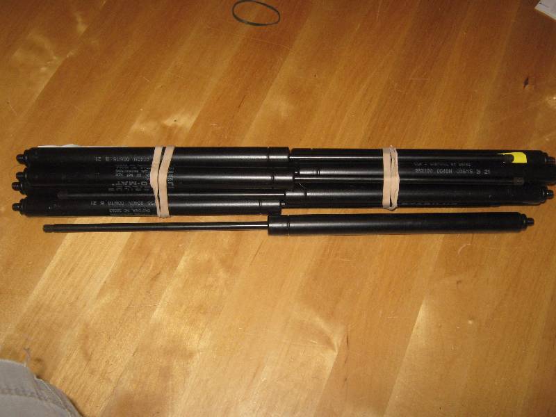 lot 3244 image: 10 count lot stabilus lift o matic gas shocks 28219600400n 00616
