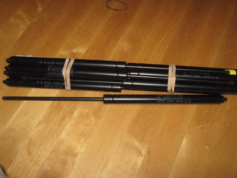 lot 3245 image: 10 count lot stabilus lift o matic gas shocks 28219600400n 00616