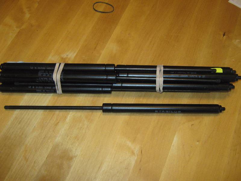 lot 3246 image: 10 count lot stabilus lift o matic gas shocks 28219600400n 00616