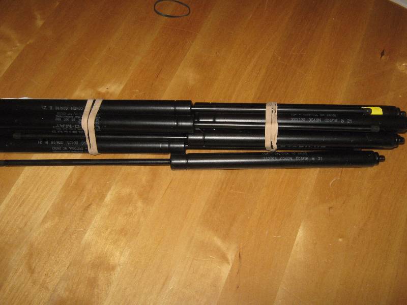 lot 3248 image: 10 count lot stabilus lift o matic gas shocks 28219600400n 00616
