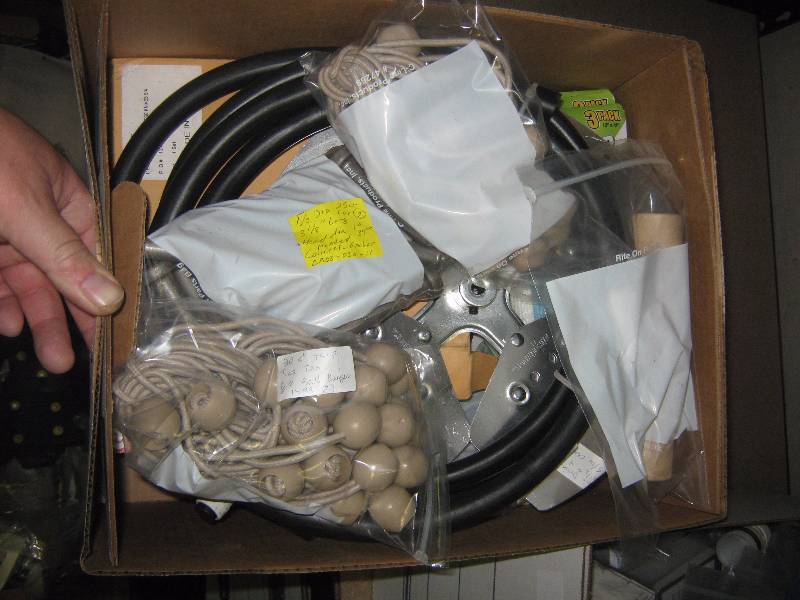 lot 3264 image: large box general merchandise over 200.00 in resale value