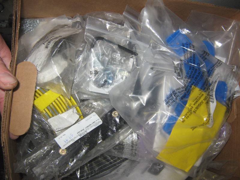 lot 3265 image: large box general merchandise over 200.00 in resale value