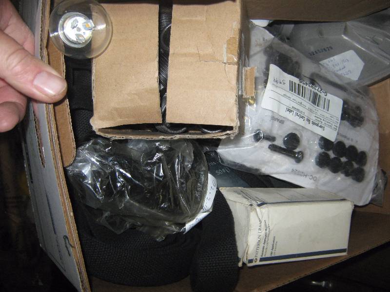 lot 3266 image: large box general merchandise over 200.00 in resale value