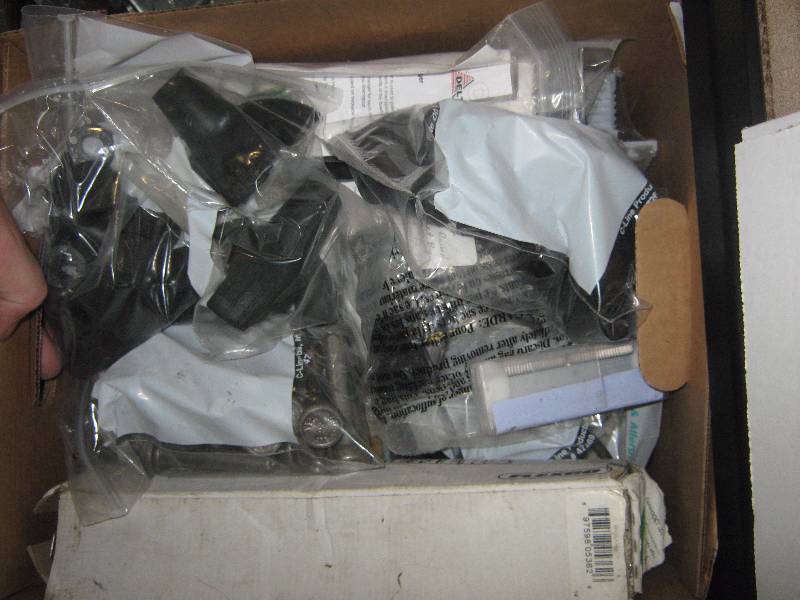 lot 3267 image: large box general merchandise over 200.00 in resale value