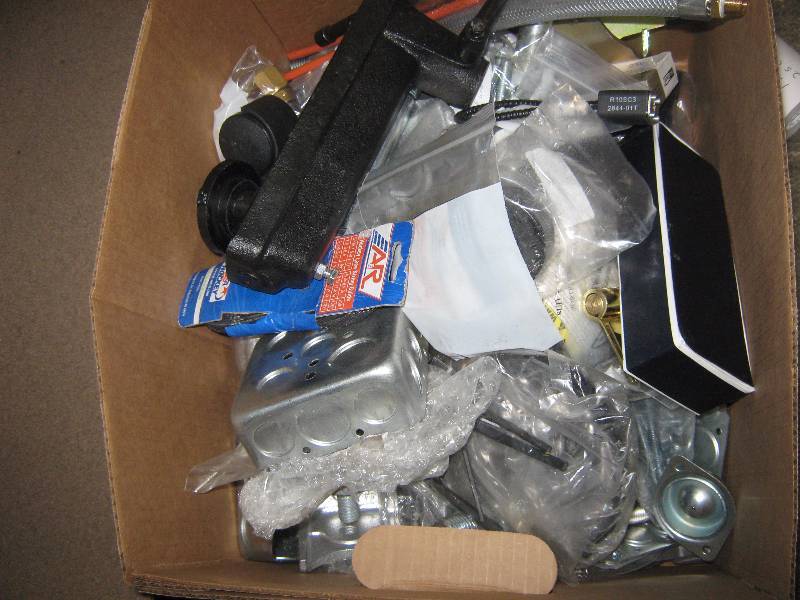 lot 3273 image: large box general merchandise over 200.00 in resale value
