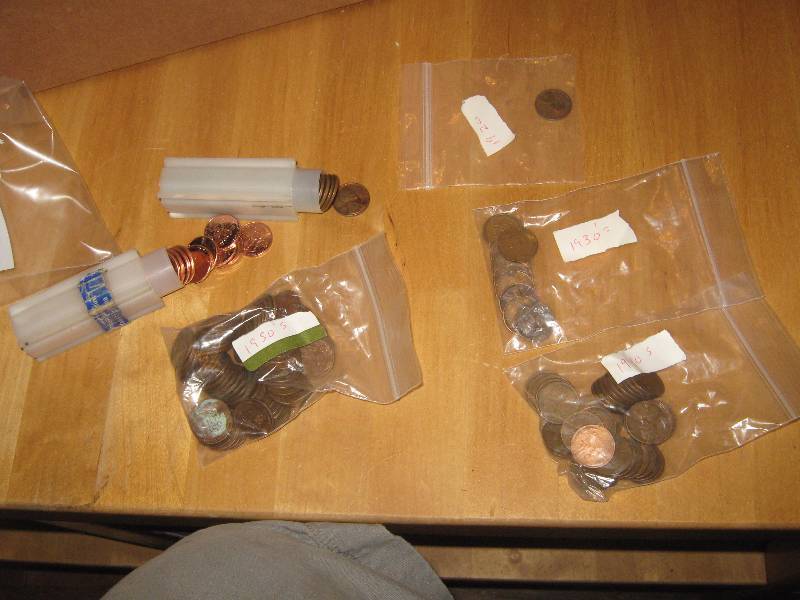 lot 3274 image: large lot of wheat pennies with 50 new Lincoln log pennies