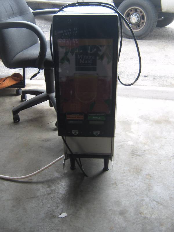 lot 3284 image: Minute Maid juice machine zla1268625