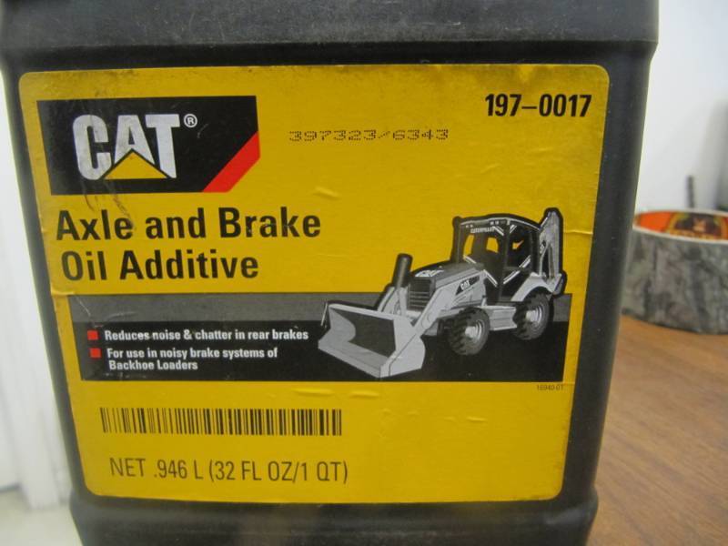 lot 1534 image: New - 7QTS of CAT Backhoe Axle & Brake Oil Additive 197-0017 - 9 QTs